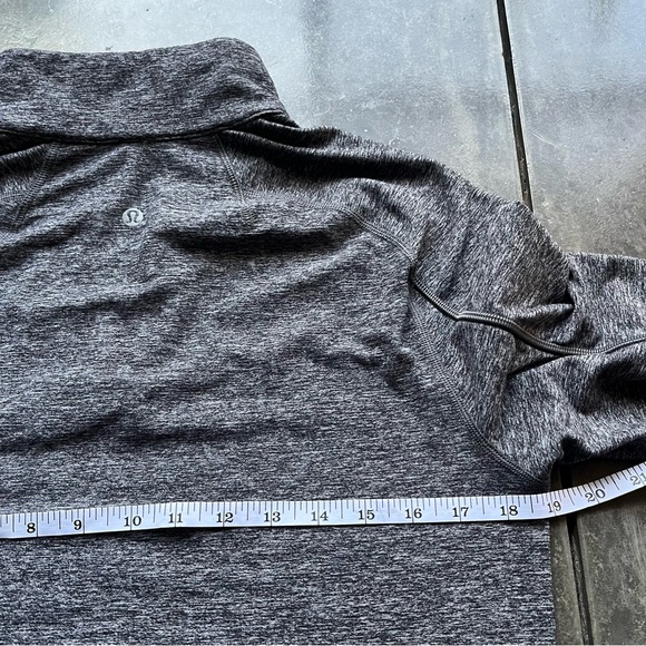 Lululemon Surge Warm 1/2 Zip *Silver
Heathered Black - Picture 12 of 12